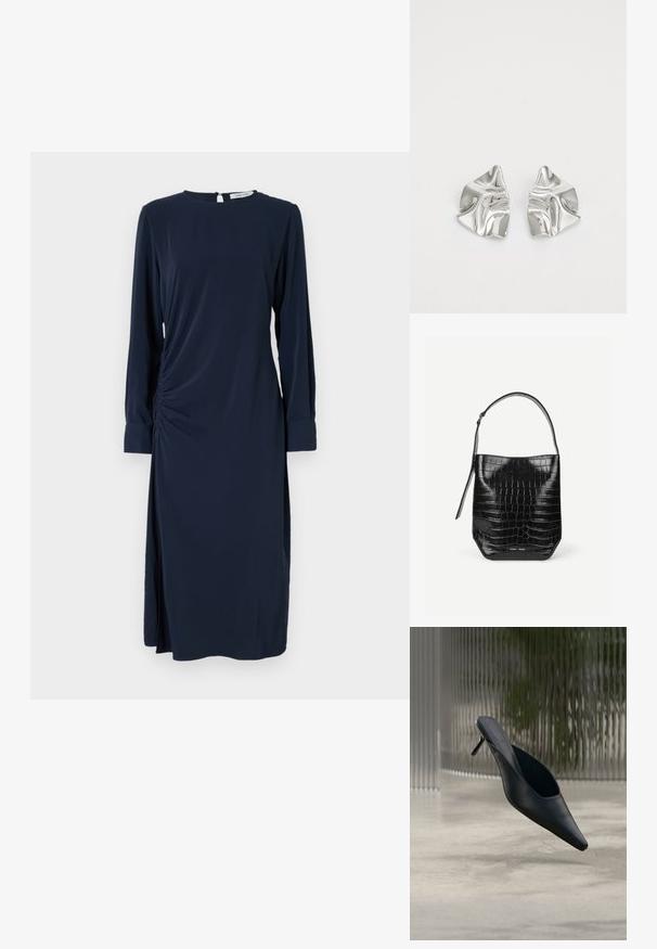 Marineblaues Kleid mit langen Ärmeln, rundem Ausschnitt und seitlicher Raffung. Verfügt über einen seitlichen Schlitz und eine Keyhole-Rückenöffnung. Weicher, glatter Stoff.; Schwarzer spitzer Mule-Schuh mit dünnem hohen Absatz, der über einem glatten Betonboden schwebt, mit einem unscharfen vertikal gestreiften Hintergrund.; Schwarze Beuteltasche aus krokodilhautgeprägtem Leder mit einem einzelnen Schulterriemen und kleinem silbernen Markenlogo vorne unten in der Mitte.; Silberne Metallohrringe mit einem wellenförmigen, skulpturalen Design, das eine polierte Oberfläche und unregelmäßige Formen aufweist, die eine zeitgenössische Ästhetik betonen.