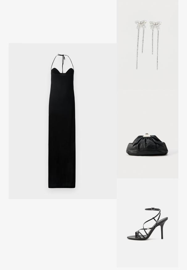 Schwarzes Maxikleid mit taillierten Oberteil, Halterneck-Bindung und einer glatten, eleganten Textur. Hat eine gerade Silhouette ohne Verzierungen.; Schwarze High-Heel-Sandale mit dünnen Riemen, einem Knöchelverschluss, einer glatten Lederoberfläche und einem schlanken Stiletto-Absatz.; Schwarze Leder-Clutch mit geraffter Textur, Metallverschluss und dezentem, auf der Vorderseite geprägtem Logo. Abgerundete Form.; Lange silberne Ohrringe mit einer Ansammlung von Strasssteinen oben und herabhängenden Strängen kleinerer Strasssteine darunter.
