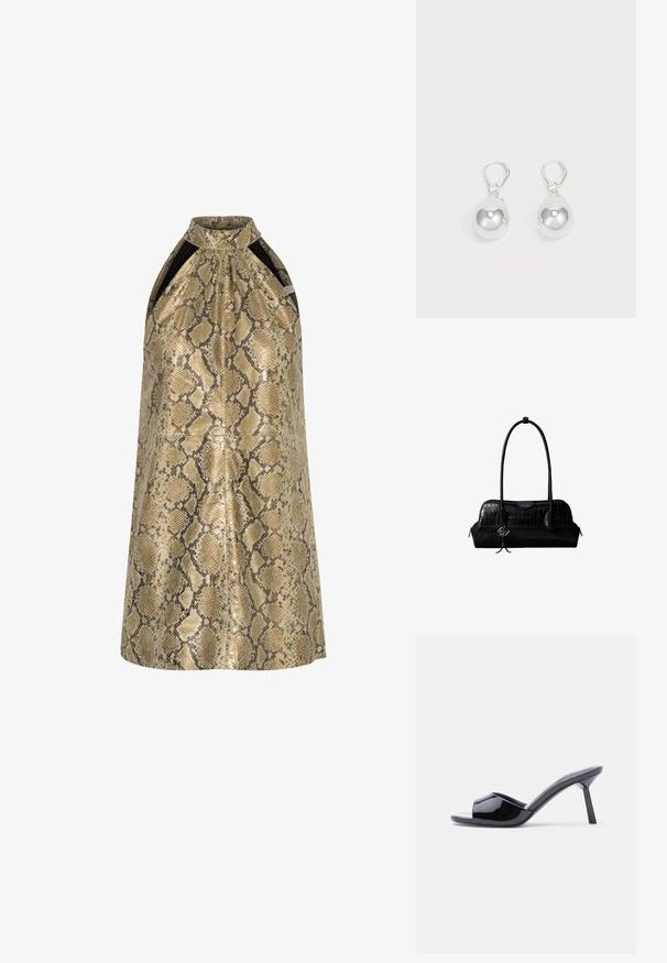 Guld- og beige slangeskindsprint halterneck-kjole med høj krave og kontrasterende sorte sidepaneler, der har en glat, blank overflade.; Sorte laklæder sandaletter med åben tå, der har et buet overdesign og en spids stilethæl. Glat, blank finish.; Sort skuldertaske i krokodillelæder med lange stropper og lille sølvlogo-charm på den ene strop.; Sølv dråbeøreringe med glatte, runde, reflekterende overflader hængende fra svingelukkede låse. Baggrunden er helt hvid.