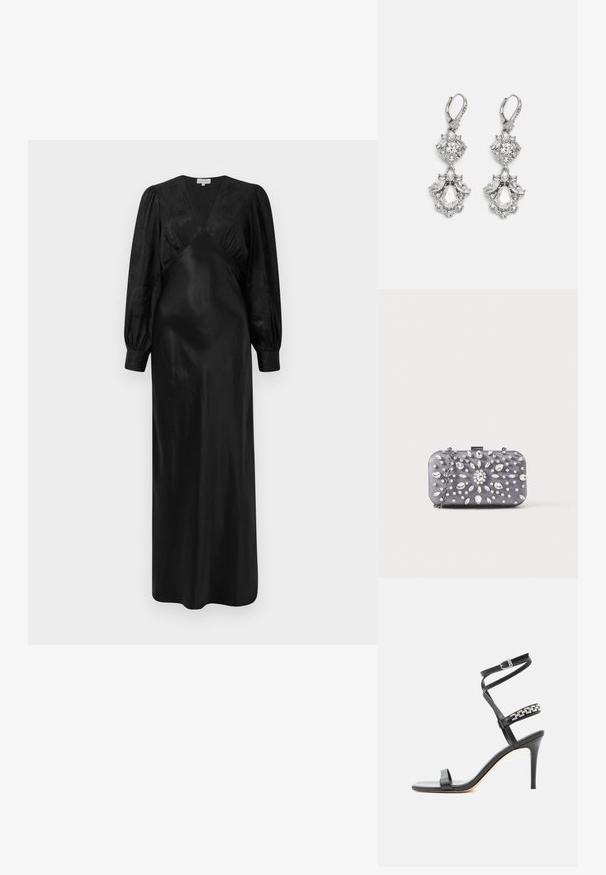 Zwarte satijnen maxi-jurk met lange pofmouwen en een diepe V-hals met geplooide voorkant, die een gladde textuur en een elegante silhouet benadrukt.; Zwarte sandaal met hoge hak, smalle enkelband, middenvoetband versierd met zilveren schakels en een open teenontwerp.; Kleine rechthoekige donkergrijze clutch versierd met heldere strass-steentjes in een uitstralend patroon en een zilveren kettingband.; Zilverkleurige oorbellen met meerdere heldere kristalgesteenten in druppel- en marquisevormen, met sluitingen met een leversysteem en ingewikkelde details.