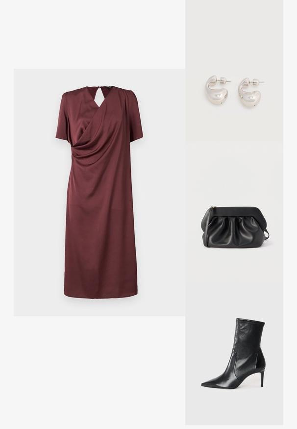 Vestido malva de tela suave con mangas cortas, diseño drapeado, escote en V y un pequeño cierre en forma de ojo de cerradura en la parte posterior.; Botas negras hasta el tobillo hechas de cuero suave, con punta afilada, caña ajustada y tacón alto delgado. Diseño minimalista sin herrajes visibles.; Bolso de mano de cuero negro con estructura rígida, detalles fruncidos y una correa delgada para la muñeca sobre un fondo blanco.; Par de pendientes de aro gruesos plateados y brillantes con cierre de poste y cierre de presión sobre fondo blanco liso.