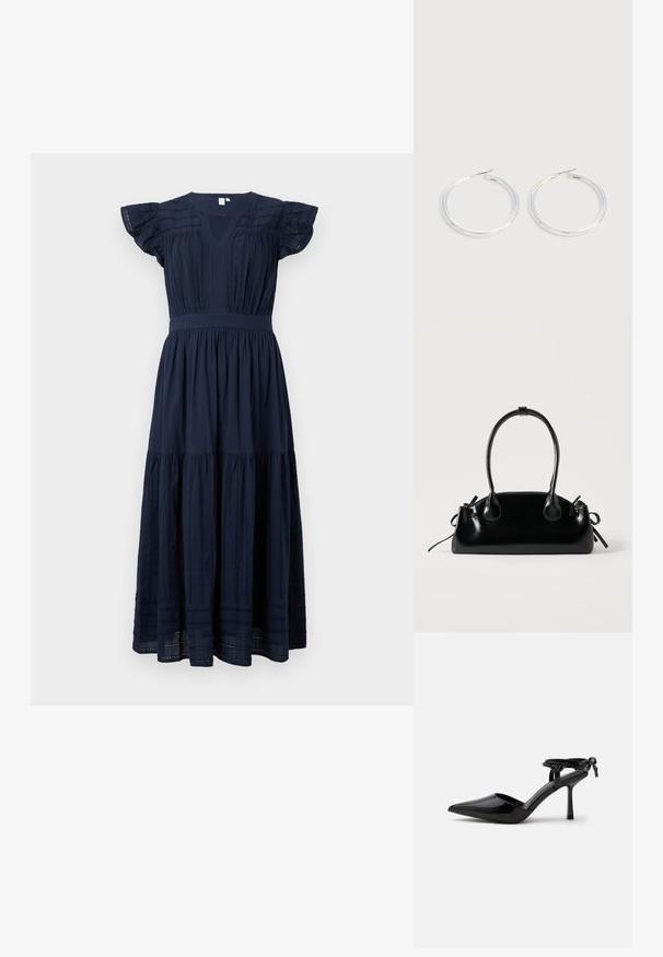 Marineblaue Midi-Kleid mit V-Ausschnitt, gerafften kurzen Ärmeln und vertikalen Spitzenakzenten auf dem Oberteil und den Rockpaneelen.; Schwarzer Lackleder-Pumps mit spitzer Zehenpartie und Knöchelriemen, hinten zu einem Knoten gebunden, gezeigt auf weißem Hintergrund.; Kleine schwarze glänzende Handtasche mit zwei langen Griffen und seitlichen Kordelzug-Details vor einfachem hellem Hintergrund.; Paar glänzende silberne Creolen mit dünnen Drahtverschlüssen, dargestellt vor einem hellgrauen Hintergrund.