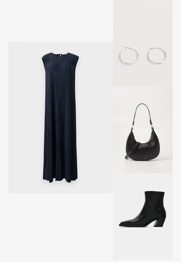 Navyblaues, plissiertes, ärmelloses Kleid mit Rundhalsausschnitt, fließender Silhouette und langer Länge, gefertigt aus strukturiertem Stoff.; Schwarze Leder-Stiefelette mit spitzem Zeh, schlanker Silhouette und klobigem quadratischem Absatz. Glatte Textur mit minimalen Nähdetails.; Schwarze Lederhandtasche mit geschwungener Form, ausgestattet mit einem oberen Reißverschluss, einem kurzen Griff und einem abnehmbaren Schulterriemen. Goldene Hardware-Akzente.; Silberne Metallcreolen mit glatter, leicht gebogener Oberfläche und Klappverschluss vor schlicht weißem Hintergrund.