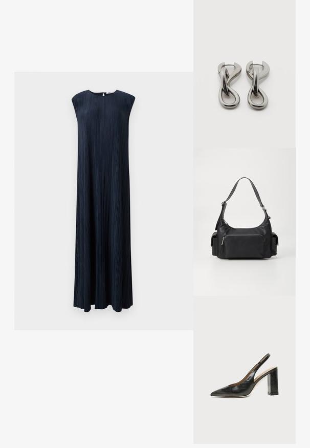 Mørkeblå plisseret ærmeløs kjole med rund hals, flydende silhuet og lang længde, lavet af tekstureret stof.; Sort læder peep-toe slingback sko med høj blokhæl og beige indvendig foring mod en ensfarvet lys baggrund.; Sort læder skuldertaske med en rund form, lynlåslomme foran og to sidelommer. Har en enkelt justerbar skulderrem.; Par af sølvtonede metale øreringe med abstrakt sammenflettet løbedesign på hvid baggrund.