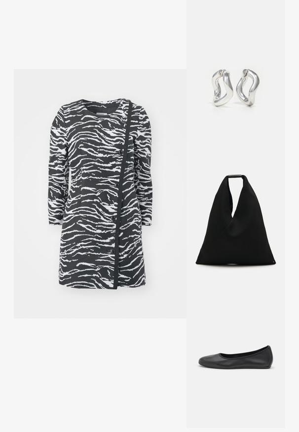 Robe à imprimé zèbre noir et blanc avec des manches longues, un col rond et des boutons sur le côté. Présente un tissu texturé et un design asymétrique.; Ballerines en cuir noir avec un bout rond, texture lisse, détails de couture minimalistes et design de semelle flexible.; Sac fourre-tout en tissu noir avec un design en V unique et une texture lisse. Doté d'une courte poignée avec un détail matériel minimaliste.; Boucles d'oreilles créoles argentées avec un design torsadé. Bords arrondis et finition brillante. Fermoirs ouverts pour un port facile. Texture lisse sur toute la surface.