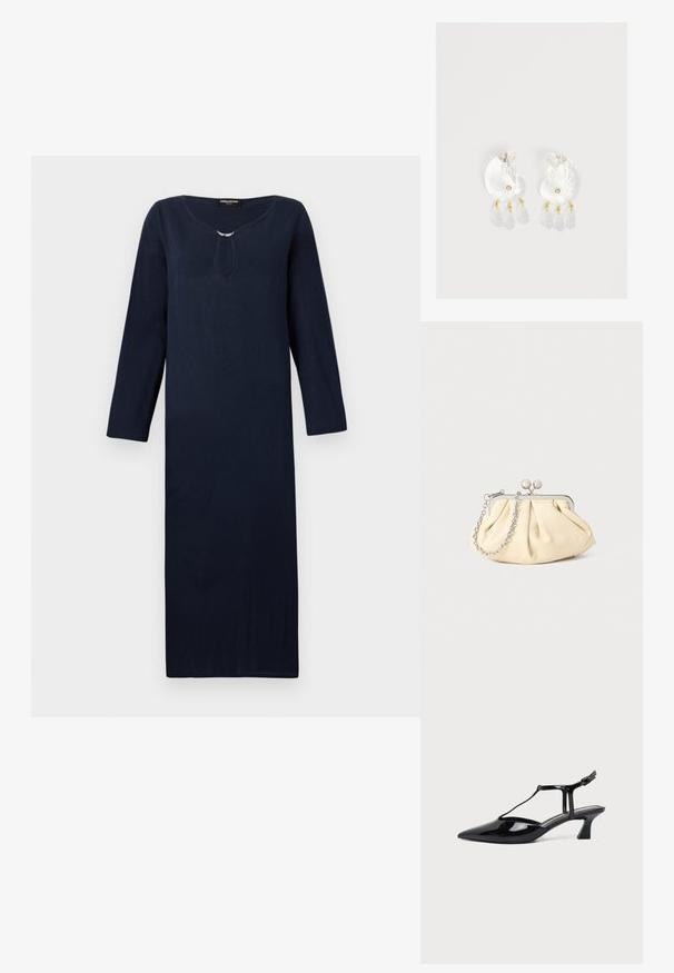 Lange marineblauwe jurk met een ronde hals, driekwart mouwen en een decoratieve zilveren accent bij de hals. Gemaakt van een geweven stof.; Zwarte pumps van lakleer met spits toelopende neus, T-strap en lage schuine blokhak op witte achtergrond.; Geplooide beige leren clutch met een zilveren metalen frame, voorzien van twee ronde decoratieve sluitingen en een zilveren kettingriem.; Duidelijke hars oorbellen in schelpvorm met kleine gouden accenten en drie hangende doorschijnende druppelvormige bedels aan elk oorbel.