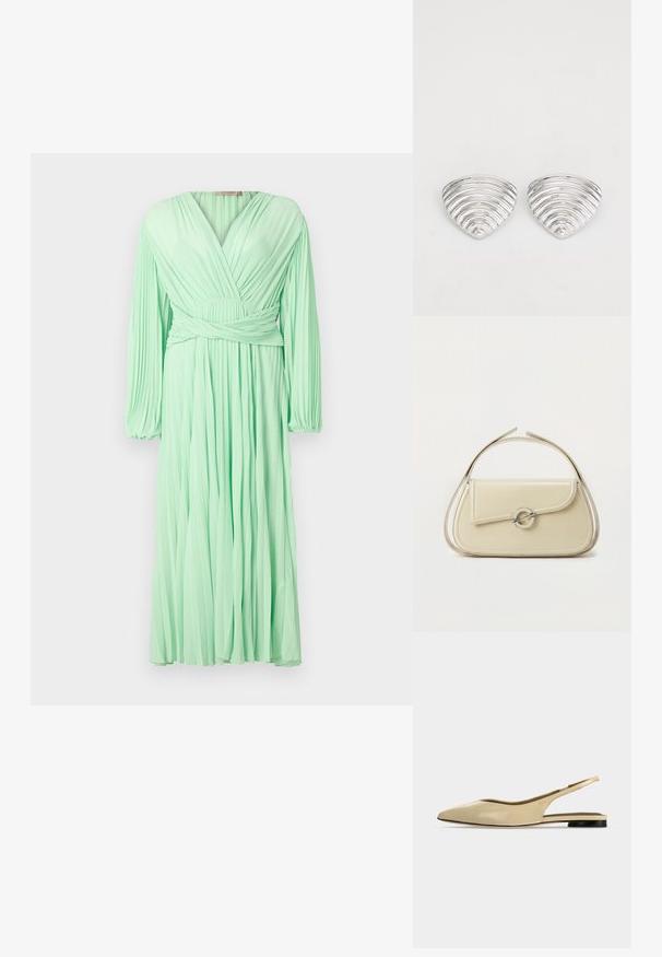 Mintgrünes Faltenkleid mit V-Ausschnitt und langen Ärmeln, das über einen Wickel-Effekt an der Taille und fließendem Stoff verfügt.; Beiger Slingback-Ballerina mit spitzer Kappe, niedrigem schwarzem Absatz und glattem Lederfinish, seitlich auf einfarbigem Hintergrund gezeigt.; Cremefarbene Ledertasche mit geschwungener Klappe, rundem silbernem Verschluss und kurzem Tragegriff vor einfachem weißem Hintergrund.; Ohrringe in Silberoptik mit einem wellenförmigen, strukturierten Design, das wie überlappende Halbmonden geformt ist; die polierte Oberfläche verstärkt die reflektierenden Eigenschaften.