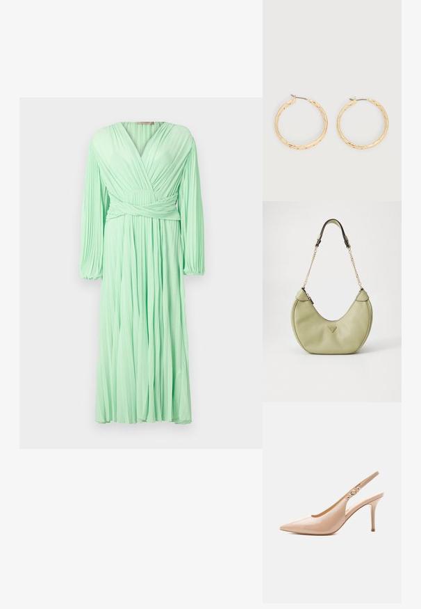 Vestido plisado verde menta con escote en V y mangas largas, que presenta un detalle de cintura envolvente y una tela fluida.; Zapato slingback de tacón alto de piel patentada beige con punta puntiaguda y pequeño detalle de hebilla dorada en la correa.; Bolso de mano de cuero verde con una forma curva distintiva, acento de logo dorado, cierre de cremallera y correa de cadena. Detalle de superficie texturizada.; Par de pendientes de aro con textura en tono dorado y postes delgados sobre un fondo blanco.