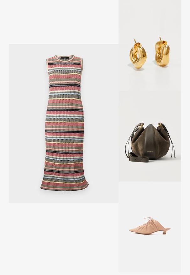 Robe sans manches tricotée mi-longue avec des rayures horizontales multicolores en rouge, noir, beige, bleu et jaune, dotée d'une texture côtelée.; Mule pour femme en cuir beige avec bout pointu, dessus froncé, lien de serrage et petit talon kitten, sur fond blanc.; Sac seau marron en daim et cuir avec bandoulière réglable, ferrures dorées, fermeture à cordon et nom de marque "Coccinelle" sur le devant.; Boucles d'oreilles créoles en or massif avec un design tubulaire légèrement tordu et des fermoirs à tige sur un fond blanc.