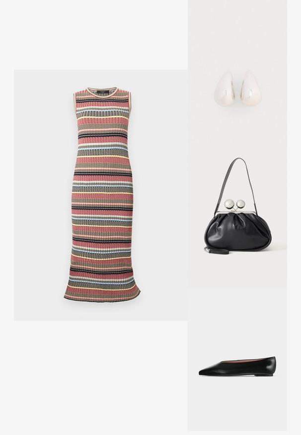 Robe sans manches tricotée mi-longue avec des rayures horizontales multicolores en rouge, noir, beige, bleu et jaune, dotée d'une texture côtelée.; Chaussure plate en cuir noir pour femme, avec bout pointu et petit talon, vue de côté sur un fond gris clair uni.; Sac à main en cuir noir avec un design plissé, une sangle unique, un cadre métallique argenté et deux grandes fermoirs ronds en argent.; Boucles d'oreilles en métal argenté en forme de goutte, avec une surface lisse et réfléchissante, présentant un design sans couture et sans embellissements visibles.
