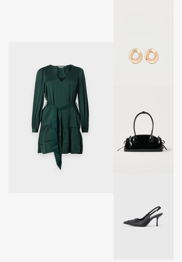 Grünes langärmeliges Kleid aus weichem, strukturiertem Stoff. Mit V-Ausschnitt, Taillenknoten und einem gestuften Rock. Schlichtes, elegantes Design.; Schwarzer Leder-Slingback-Stiletto mit spitzem Zehenaufsatz, seitlichem Schnallenriemen, Nieten entlang der Kante und dekorativer Schnürung vorne.; Kleine schwarze glänzende Handtasche mit zwei langen Griffen und seitlichen Kordelzug-Details vor einfachem hellem Hintergrund.; Paar unregelmäßig geformter, polierter Creolen aus goldfarbenem Metall mit offenem Zentrum auf weißem Hintergrund.