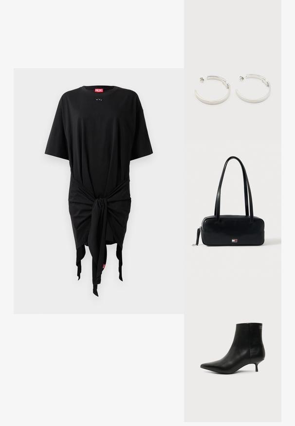 Schwarzes Baumwoll-T-Shirt-Kleid mit kurzen Ärmeln, das mit einem Knoten-Detail an der Taille und einem Logo-Tag versehen ist. Glatte Textur und lockere Passform.; Schwarzer Leder-Knöchel-Stiefel mit spitzer Spitze und niedrigem Kittenabsatz vor hellem Hintergrund, seitliche Ansicht.; Schwarze Lederhandtasche mit rechteckiger Form, flachem Boden, zwei Schulterriemen und einem kleinen Logodetail auf der Vorderseite. Glatte Textur.; Ohrstecker in Silberoptik, halbkreisförmig mit geriffelter Textur und Steckverschlüssen, auf weißem Hintergrund.