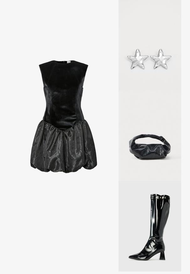 Vestido negro sin mangas con un corsé de terciopelo ajustado y una falda de satén texturizada y fruncida con un aspecto brillante. Cierre de cremallera en la parte posterior.; Bota de charol negra hasta la rodilla con puntera afilada, tacón geométrico y acabado brillante, con un acento de botón decorativo en la parte superior.; Bolso negro hecho de un material brillante y texturizado con un asa circular retorcida y un cierre de cremallera. Presenta un diseño suave y arrugado.; Pendientes en forma de estrella plateada con una superficie pulida y brillante. Cada pendiente presenta cinco puntas y sutiles detalles de textura en la superficie.