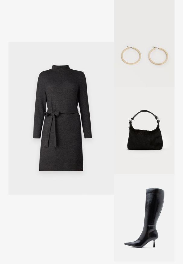 Robe longue gris à manches longues avec un col montant et une ceinture amovible à la taille, faite en tissu doux et texturé.; Bottes noires à talons aiguilles montantes, avec une finition en cuir brillant, un bout pointu et un talon effilé, présentant une surface lisse et un design élégant.; Sac à main en fausse fourrure noire avec une texture douce, une forme arrondie et une bandoulière en cuir noir robuste. Accent en métal argenté visible.; Paire de boucles d'oreilles créoles moyennes lisses ton or avec fermoirs à charnière sur fond clair uni.