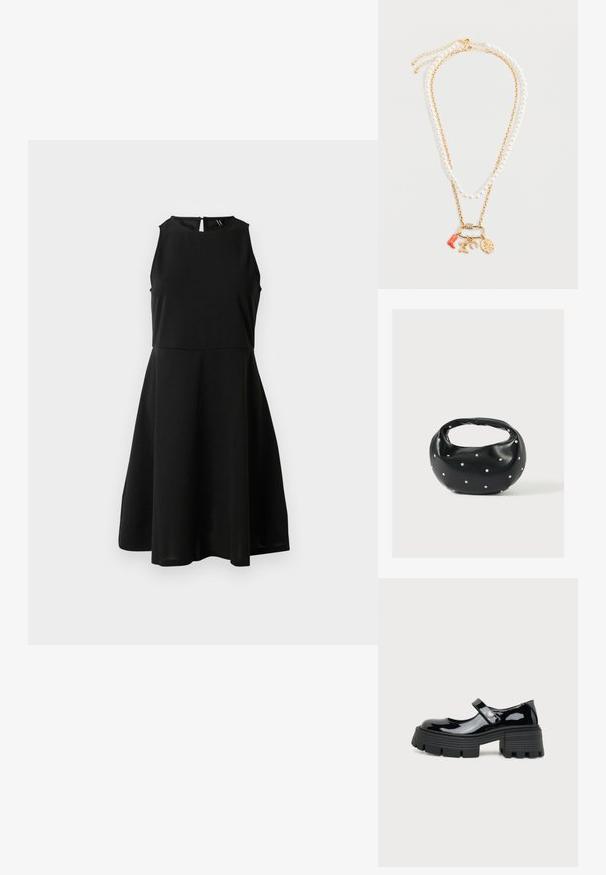 Vestido negro sin mangas con cuerpo ajustado y falda acampanada, escote alto y cierre posterior con botones, exhibido sobre un fondo blanco liso.; Zapato Mary Jane de charol negro con suela plataforma gruesa y detalle en forma de corazón en la correa, mostrado de perfil sobre fondo blanco.; Bolso de mano de cuero negro con forma redondeada, decorado con detalles de tachuelas plateadas y un asa corta. Textura lisa y cierre con cremallera.; Collar de doble capa con una fila de perlas y una cadena dorada con charms: bota roja, pájaro, herradura y colgante en forma de corazón.