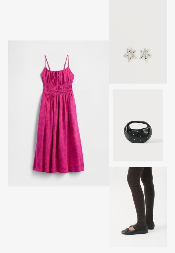 Roze strandjurk met spaghettibandjes, een geplooid lijfje en een zwierige rok. Heeft een subtiel bladpatroon voor extra textuur.; Benen met donkere geribbelde leggings gecombineerd met zwarte ballerina's met kleine strikdetails op een witte achtergrond.; Zwarte leren handtas met een afgeronde vorm, versierd met zilveren studs, en een korte handgreep. Gladde textuur en ritsluiting.; Zilverkleurige stervormige oorringen met een gladde, gepolijste afwerking op een effen witte achtergrond.