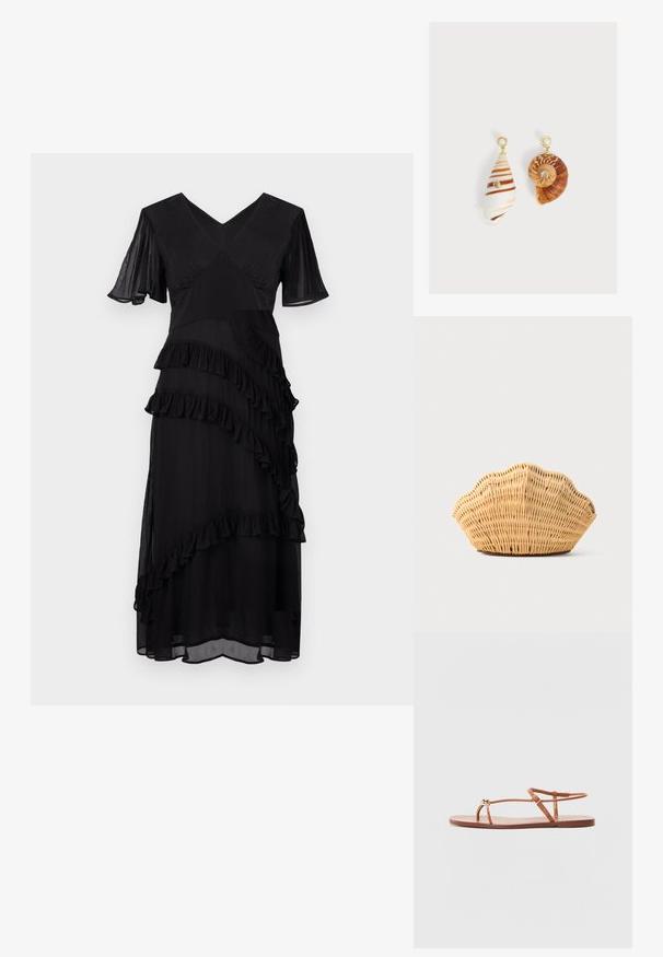Robe midi noire avec décolleté en V, manches courtes volantées et détails de volants superposés en diagonale sur le devant et la jupe.; Loeffler Randall LARA STRAPPY - Sandales tongs - timber; Sac à main en rotin tissé en forme de coquille Saint-Jacques de couleur brun clair naturel avec des bords arrondis et texturés.; Boucles d'oreilles asymétriques avec pendentifs en coquillages, clous dorés avec dessus en perle et petites pierres précieuses transparentes incrustées sur chaque coquillage.