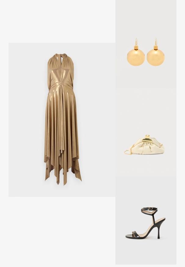 Vestido halter metálico en oro con escote en V profundo, cuerpo drapeado y dobladillo asimétrico acampanado que presenta pliegues verticales para mayor textura.; Sandalia de tacón alto de charol negro con tira delgada en el tobillo y hebilla, punta abierta y tacón aguja esbelto sobre fondo blanco.; Bolso clutch color crema hecho de material suave, con cierre dorado y cadena como correa, con diseño fruncido en el cuerpo.; Par de pendientes de bola navideña dorados brillantes con cierre de gancho sobre un fondo blanco liso.