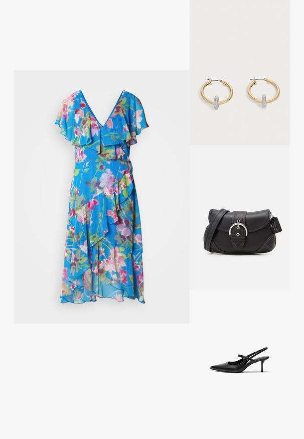 Robe à imprimé floral avec un décolleté en V, des manches volantées et une silhouette fluide. Fabriquée en tissu léger dans des tons de bleu, rose et vert.; Talons aiguilles noires en cuir avec un bout pointu, une fine bride réglable, et un talon aiguille d'environ 5 cm, texture lisse.; COACH GLOVETANNED SOHO - Sac à main - black; Paire de boucles d'oreilles créoles dorées avec un petit détail boucle ton argent sur chaque, exposées sur fond gris clair.