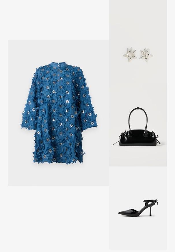 Vestido azul verdoso con escote abotonado, mangas tres cuartos y apliques florales. Presenta detalles metálicos y un diseño de tela texturizada y en capas.; Zapato de tacón alto de cuero charol negro con punta puntiaguda y correa en el tobillo atada en un nudo en la parte trasera, mostrado sobre un fondo blanco liso.; Pequeño bolso negro brillante con dos asas largas y detalles de cordón lateral sobre un fondo claro liso.; Pendientes de aro plateados en forma de estrella con un acabado liso y pulido sobre un fondo blanco liso.