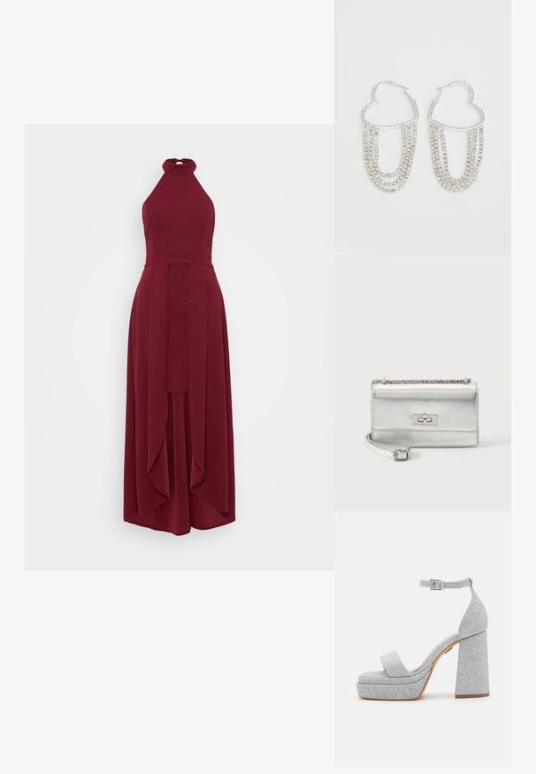 WAL G PETITE YANNY HALTER NECK - Trikotaažkleit - cherry wine; Hõbedased sädelevad platvormi sandaalid laia rihmaga, reguleeritava pahkluu pandlaga ja paksema kandega. Omab sujuvat ja tekstuurset viimistlust.; Väike ristkülikukujuline hõbedane metallist käekott kettidega, esiklapiga ja ristkülikukujulise pöördlukuga kinnitusega.; Hõbe rõngastooted südame kujuga, millel on langevad selgeid rhinestone'idesse, et lisada sära ja tekstuuri.