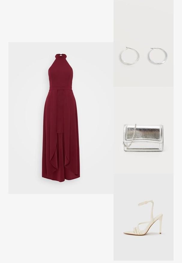 WAL G PETITE YANNY HALTER NECK - Φόρεμα από ζέρσεϊ - cherry wine; Μπεζ σανδάλια με ψηλό τακούνι και μυτερή μύτη, με τρεις λουράκια μπροστά και λεπτό λουράκι στον αστράγαλο με αγκράφα. Λείο υλικό, μινιμαλιστικός σχεδιασμός.; Ασημένια μεταλλική τσάντα clutch με απλή υφή, κλείσιμο με καπάκι και αλυσίδα. Διαθέτει δομημένο ορθογώνιο σχέδιο και ραφές.; Ασημένια μεταλλικά σκουλαρίκια κρίκοι με λεία, ελαφρώς κυρτή επιφάνεια και κλειδαριά τύπου latch-back σε απλό λευκό φόντο.
