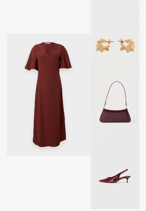 Robe midi rouge rouille avec manches courtes volantées, encolure en V et motif subtil à pois sur tissu lisse.; Escarpin à talon kitten en cuir bourgogne avec texture crocodile, bout pointu, bride ajustable et talon bas sur fond blanc.; Sac à main brillant bordeaux foncé avec une anse fine unique et une forme trapézoïdale élégante sur un fond clair uni.; Boucles d'oreilles dorées avec une forme abstraite et organique, présentant une surface texturée et une fermeture à poussette.