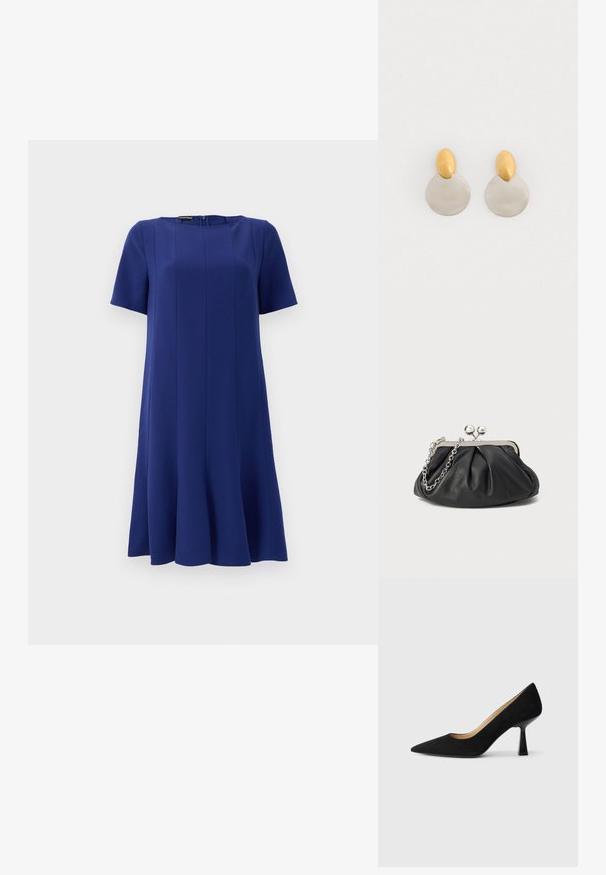 Kurzärmliges A-Linien-Kleid aus tiefblauem Stoff, mit rundem Ausschnitt und dezenten Nahtdetails für eine strukturierte Silhouette.; Schwarze Wildleder-Pumps mit hohem Absatz und spitzer Zehenform, ausgestattet mit einem glänzenden schwarzen Blockabsatz und einem glatten Innenfutter.; Schwarze Leder-Clutch mit geraffter Textur, silberfarbener Metallrahmen, Druckverschluss und Kettenriemen. Glatte, weiche Oberfläche.; Ohrringe aus Gold und Silber mit einer runden Diskusbasis und einem ovalen Oberteil, glatte Textur und polierte Oberfläche.