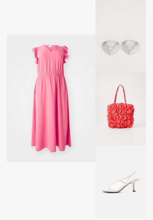 Rosa Maxikleid mit V-Ausschnitt, voluminösen kurzen Ärmeln und elastischem Taillenbund, das eine glatte Textur und eine fließende Silhouette aufweist.; Weiße Damen Sandalette mit offenem Zehenbereich, dünnen überkreuzten Riemen und Slingback auf hellem Hintergrund.; Korallefarbene Tragetasche mit strukturiertem, gerafftem Design. Hergestellt aus weichem Stoff, ausgestattet mit zwei stabilen Griffen und einem geräumigen Innenraum.; Ohrringe in Silberoptik mit einem wellenförmigen, strukturierten Design, das wie überlappende Halbmonden geformt ist; die polierte Oberfläche verstärkt die reflektierenden Eigenschaften.