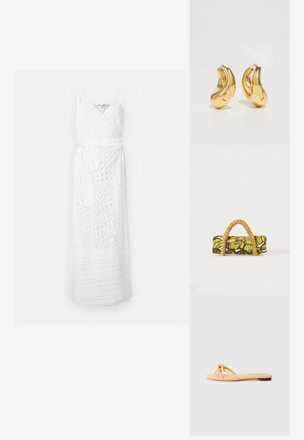 Witte wikkeljurk met een textuurdesign, voorzien van dunne bandjes en een riem. De stof heeft ingewikkelde uitsnijdingen en een lange silhouet.; Geel geweven platte sandaal met twee kruislings geplaatste banden, een geknoopte detail aan de voorkant en een lage, bruine zool.; Rechthoekige tas met geel-zwart bloemenpatroon en gevlochten geel-roze handvat op witte achtergrond.; Gouden oorringen met een gladde, gebogen vorm en gepolijste afwerking. Bevat een sluitmechanisme en lichte inkepingen voor detail.