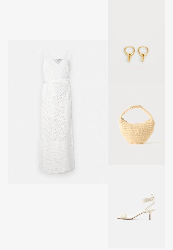 Robe enveloppante blanche avec un design texturé, comportant des bretelles fines et une ceinture. Le tissu présente des motifs découpés complexes et une silhouette longue.; Sandale à talon bas de couleur crème avec des liens à nouer autour de la cheville et une large bride torsadée sur les orteils, sur un fond blanc uni.; Sac à main beige tissé avec corps arrondi, fermeture éclair et une sangle courte et épaisse dans un style crochet simple et texturé.; Boucles d'oreilles en or avec une finition métallique lisse, ornées d'un charme en forme de goutte suspendu à chaque anneau. Design simple avec une texture brillante.