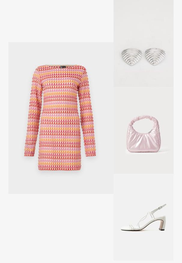 Langärmliges Kleid mit Rundhalsausschnitt, das ein mehrfarbiges wellenförmiges Muster in Rot, Pink, Orange und Gelb auf strukturiertem Stoff zeigt.; Weiße Riemchensandale mit quadratischer Spitze, schlanken Seitenriemen, Knöchelschnalle und geschwungenem Blockabsatz mit schwarzem Sohlenrand.; Rosa, gepolsterte Handtasche mit abgerundeter Form, aus glänzendem Material gefertigt. Verfügt über einen gerafften Griff und einen Reißverschluss für sicheren Zugang.; Ohrringe in Silberoptik mit einem wellenförmigen, strukturierten Design, das wie überlappende Halbmonden geformt ist; die polierte Oberfläche verstärkt die reflektierenden Eigenschaften.