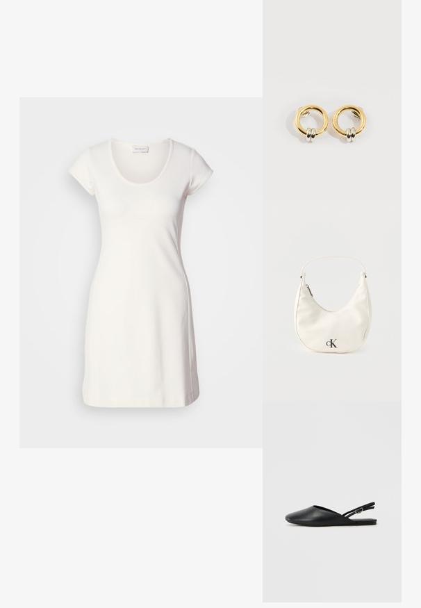 Witte jurk met korte mouwen in een gladde, rekbare stof, met een ronde halslijn en een getailleerd silhouet, met minimale stikseldetails.; Zwarte leren slingback schoenen met een puntige neus, gebogen ontwerp en verstelbare gesp. Glad textuur, platte zool, minimale details.; Kleine witte handtas in de vorm van een halve maan met een kort hengsel, ritssluiting en zwart "cK" logo aan de voorkant.; Gouden ronde oorbellen met aan elke oorbel twee kleine zilveren ringetjes, met subtiele gegraveerde merknamen, geplaatst op een witte achtergrond.