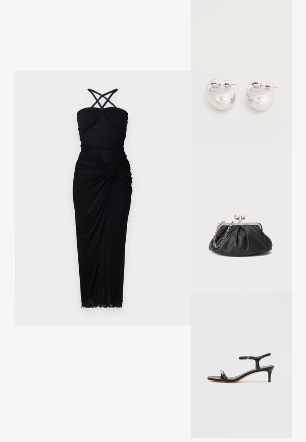 Robe noire avec un corsage ajusté, des bretelles croisées et un tissu froncé qui tombe vers un ourlet légèrement évasé avec une texture subtile.; Sandale noire en cuir à talon avec bride à la cheville, bout ouvert, devant carré et accent en métal argenté. Design ajusté avec un profil élégant.; Porte-monnaie en cuir noir avec texture froncée, cadre en métal argenté, fermeture à verrouillage kiss-lock et bandoulière en chaîne. Surface lisse et douce.; Paire de boucles d'oreilles argentées brillantes et épaisses avec fermoirs à tige, sur fond blanc uni.