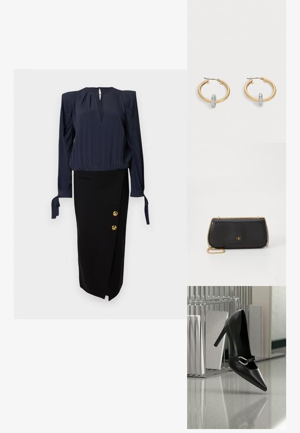 Blouse bleu marine à manches bouffantes et encolure avec ouverture en forme de goutte, associée à une jupe crayon noire avec des boutons dorés sur le côté.; Chaussure à talon haut noire pointue avec une bride à boucle argentée, placée sur une surface réfléchissante près d’un organiseur métallique contenant des papiers.; Pochette en cuir noir avec une texture lisse, de forme rectangulaire, dotée d'une bandoulière en chaîne dorée et d'un logo embossé sur le devant.; Paire de boucles d'oreilles créoles dorées avec un petit détail boucle ton argent sur chaque, exposées sur fond gris clair.