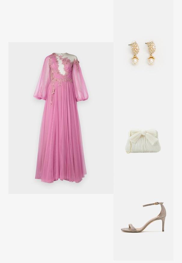 Lange roze jurk gemaakt van doorschijnende stof, met een doorschijnende lijfje met bloemenborduursels, ballonmouwen en een vloeiende rok.; Open-toe hoge hak sandaal in metallic roségoud. Beschikt over een dunne enkelband met een gouden gesp accent en een gestructureerde afwerking.; Witte geplooide clutchtas met een opvallende strikdetail en een gouden kettinghengsel. Zachte textuur met een geplooid ontwerp aan de voorkant.; Gouden oorbellen met een bloemenontwerp, verrijkt met parelaccenten en een grotere parel-druppel. Versierd met kleine, heldere kristallen.