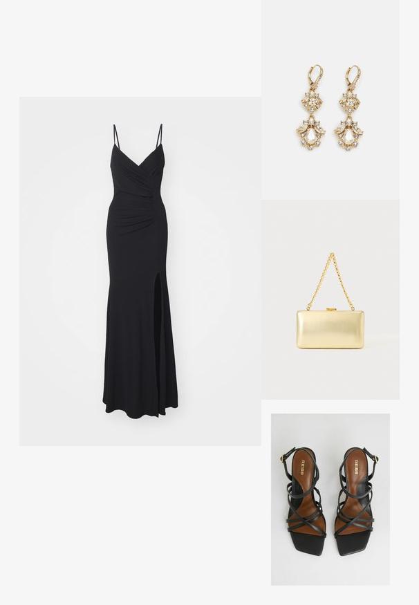 Schwarzes Abendkleid mit schmalen, verstellbaren Trägern, einem V-Ausschnitt, Raffung am Oberteil und einem hochgeschlitzten Saum auf einer Seite. Hergestellt aus elastischem Stoff.; Schwarze Absatzsandalen mit mehreren schmalen Riemen, quadratischer Zehenpartie, braunen Innensohlen und einem goldenen Schnallen-Detail am Knöchelriemen.; Rechteckige goldene Clutch mit glänzender Oberfläche, Metallverschluss und kurzem goldenen Kettenhenkel vor hellem, einfarbigem Hintergrund.; Ohrringe mit Gold-Finish im Design eines Clusters, das runde und tropfenförmige klare Kristalle zeigt und aufwendige Details präsentiert.