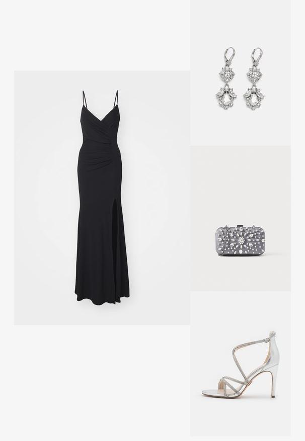 Schwarzes Abendkleid mit schmalen, verstellbaren Trägern, einem V-Ausschnitt, Raffung am Oberteil und einem hochgeschlitzten Saum auf einer Seite. Hergestellt aus elastischem Stoff.; Silberne Sandale mit hohem Absatz und dünnen Strassriemchen, die sich über die Zehen und um den Knöchel kreuzen, mit seitlicher Schnalle.; Kleine rechteckige dunkelgraue Clutch, verziert mit klaren Strasssteinen in einem strahlenförmigen Muster und einem silbernen Kettenriemen.; Silberfarbene Ohrringe mit mehreren klaren Kristallgemmen in Tropfen- und Marquiseformen, mit Klappverschluss und kunstvollen Details.