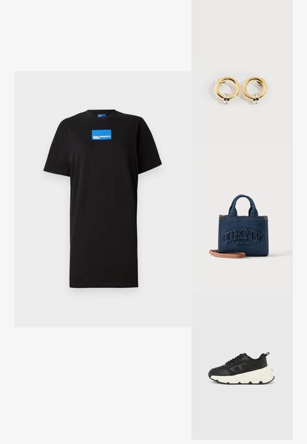 Sort bomulds T-shirt med afslappet pasform, der har korte ærmer og et blåt rektangulært logo på forsiden. Enkel design, ingen mønstre eller accenter.; Sort sneaker med tyk hvid sål, tonet logo på siden, snørelukning foran og trækflig på hælen, vist i venstre profil på lys baggrund.; Lille blå denimhåndtaske med korte håndtag, brun læderrem og forhøjet "DKNY New York" logo foran.; Guld cirkulære øreringe med to små sølv-ringe på hver, der viser subtile indgraverede mærkenavne detaljer, sat på en hvid baggrund.