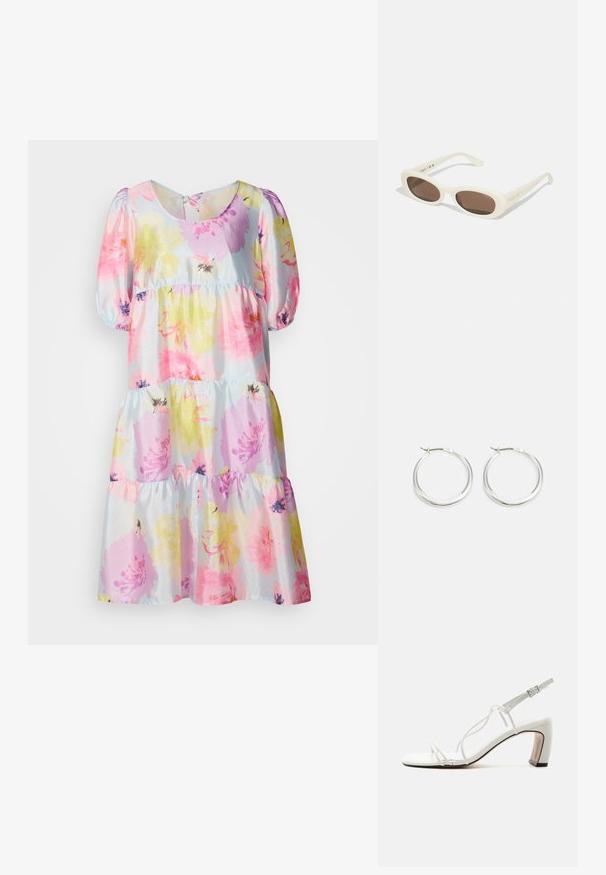 Robe fleurie avec des fleurs pastel roses, jaunes et violettes sur un fond bleu clair. Manches bouffantes avec une jupe à volants.; Sandale blanche à brides avec bout carré, fines lanières latérales, boucle à la cheville et talon bloc courbé avec bord de semelle noir.; Lunettes de soleil crème avec des verres en forme ovale, teintés de brun, dotées d'une finition brillante et d'un discret logo "Vogue" sur le côté.; Les boucles d'oreilles en argent en forme de créole présentent un design lisse et arrondi avec un profil fin et un fermoir sécurisé. Style minimaliste avec une finition polie.