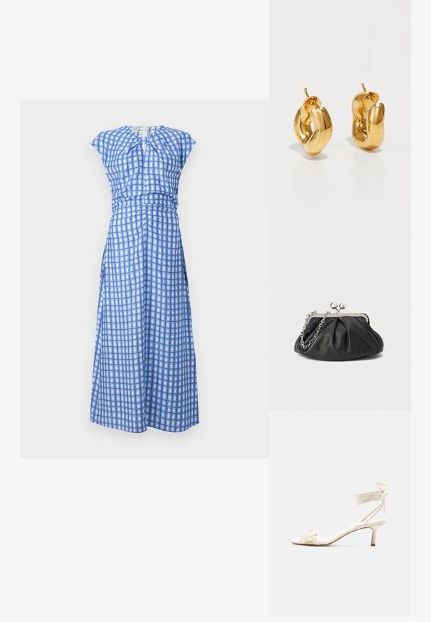 Vestido a cuadros azules hecho de una tela ligera. Presenta una cintura fruncida, mangas cortas y un cierre en la espalda con abertura en forma de ojal.; Sandalia de tacón bajo color crema con lazos alrededor del tobillo y una amplia tira retorcida sobre los dedos, sobre un fondo blanco liso.; Clutch de cuero negro con textura arrugada, marco de metal en tono plateado, cierre de beso y cadena para colgar. Superficie suave y lisa.; Pendientes de aro grueso en oro con un diseño tubular ligeramente retorcido y cierre de presión, sobre un fondo blanco.
