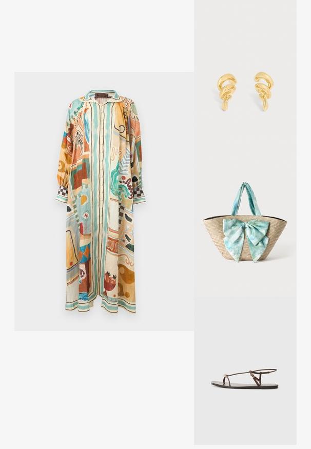 Langærmet skjortekjole med knapper og multicolor abstrakte mønstre i beige, teal, brun, orange og grøn på en løs pasform.; Brun lædersandal med tynde remme, en gylden cirkulær detalje og en flad sål. Minimalistisk design med en justerbar spændedetalje.; Vævet stråtaske med brede lyseblå og hvide batikstofs-hanke og en stor matchende stofsløjfe foran.; Par skinnende guldfarvede snoede øreringe med et skulpturelt, flydende design mod en ensfarvet lys baggrund.