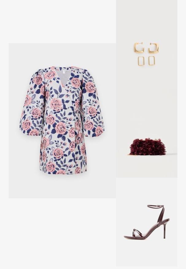 Blomstret omslagskjole med en lys grå baggrund, pink roser, mørkeblå blade og trekvart puffærmer. Binder i taljen.; Højhælet sandal i burgunderrødt laklæder med tynd ankelrem og krydsede tåremme på hvid baggrund.; Clutch taske dækket med burgunderrøde stofblade med en guldfarvet metalramme og en kort guldkædekæde, vist mod en ensfarvet baggrund.; To par guldfarvede geometriske hoop-øreringe på en ensfarvet hvid overflade, et par firkantede og solide, et par rektangulære og hule.