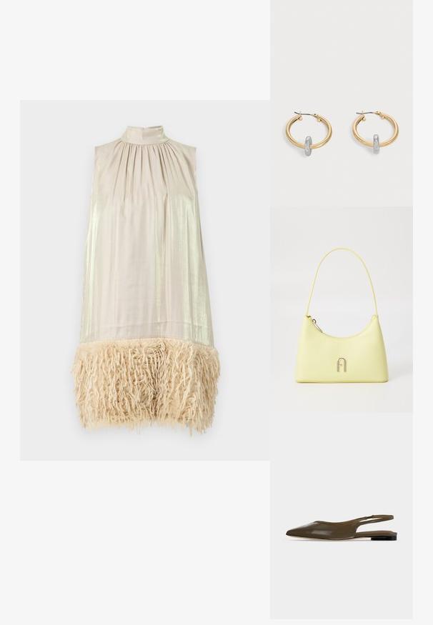 Ärmelloses Kleid mit hohem Halsauschnitt. Leicht beiges Gewebe am Oberteil mit glänzender Textur. Der untere Saum ist mit einem flauschigen, cremefarbenen Fransenbesatz versehen.; Olivgrüner Slingback-Flachschuh mit spitzer Zehenpartie, niedrigem schwarzem Absatz und glattem, glänzendem Finish.; Gelbe Kunstlederhandtasche mit glatter Oberfläche, abgerundeter Form und schmalem Schulterriemen; verfügt über ein metallisches "A"-Logo auf der Vorderseite.; Paar goldfarbene Creolen mit kleinem silberfarbenem Schlaufen-Detail an jeder, vor hellem grauem Hintergrund präsentiert.