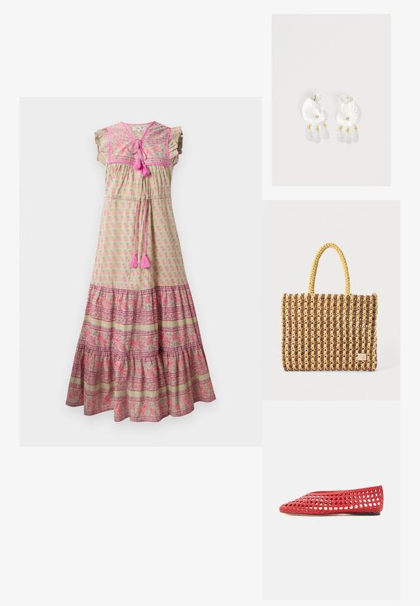 Maxi-jurk van lichtgroene stof met roze bloemenprint, contrasterende geprinte zoom, gerimpelde mouwen en roze franjes.; Rode geweven platte schoen met open rasterontwerp en stevige zool, zijaanzicht op een witte achtergrond.; Geweven tas in bruin en geel, met een rechthoekige vorm, twee handvatten en een textuurafwerking met zichtbare stiksels en een merketiket.; Duidelijke hars oorbellen in schelpvorm met kleine gouden accenten en drie hangende doorschijnende druppelvormige bedels aan elk oorbel.