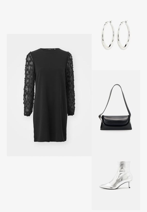 Schwarzes Kleid mit langen, durchsichtigen Ärmeln, die mit floralen Stickereien verziert sind. Einfacher Rundhalsausschnitt und lässige Passform mit geradem Schnitt.; Silberne metallische Knöchelstiefel mit spitzem Zeh und schmalem Absatz. Bietet eine enge Passform und eine glatte, glänzende Textur. Nahtakzente an der Oberseite.; Schwarze Lederhandtasche mit strukturiertem Design, glatter Textur und einem einzelnen Schulterriemen. Verfügt über ein dezentes, abgerundetes Klappendesign.; Silberne Creolen mit einer glatten, glänzenden Oberfläche. Kreisform, ausgestattet mit einem sicheren Verschluss. Einfaches und elegantes Design.