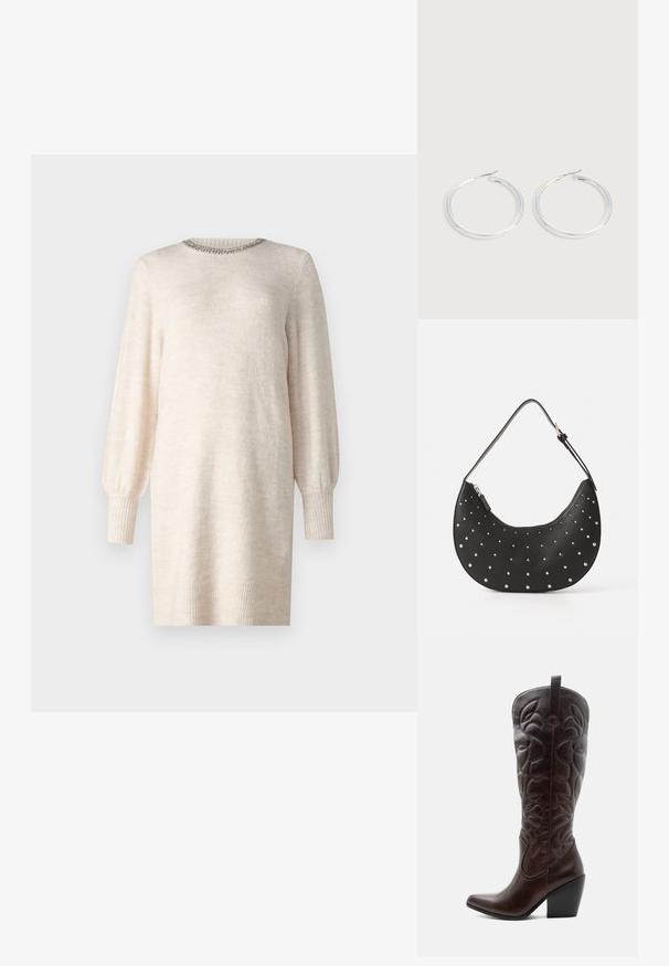 Robe en tricot couleur blanc cassé avec un col rond, un décolleté orné et de longues manches bouffantes. Présente des poignets et un ourlet en côtes. Texture douce.; Botte de cowboy haute en cuir marron foncé avec motifs décoratifs cousus, bout pointu et talon bloc empilé.; Sac à main en cuir noir avec une forme arrondie, orné de clous en argent, doté d'une fermeture éclair et d'une seule sangle ajustable.; Paire de boucles d'oreilles créoles argentées brillantes avec fermoirs en fil fin, présentée sur un fond gris clair.