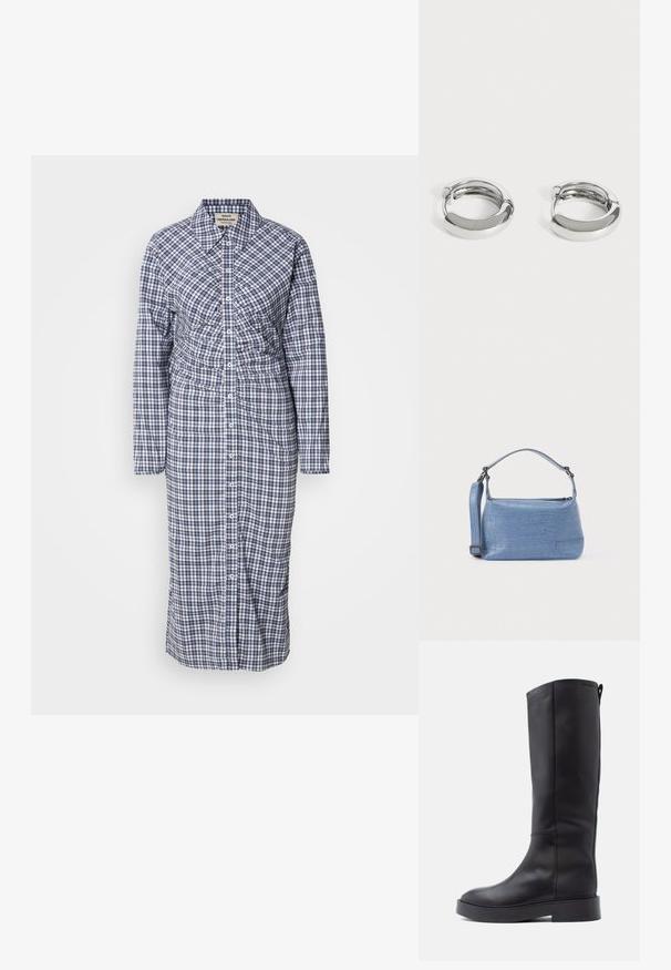 Langarm, knoopsluiting shirtjurk in blauw en wit geruit. Heeft een taillering en een rechte snit, gemaakt van lichtgewicht stof.; Zwarte leren laarzen tot net onder de knie, met een strak ontwerp, platte zool, minimale stiksels en een onopvallende ritssluiting aan de zijkant.; Lichtblauwe handtas met krokodillenprint, voorzien van een korte handgreep en een afneembare schouderriem. Gladde textuur met een ritssluiting.; Een paar kleine, glimmende zilveren oorringen met gladde afgeronde oppervlakken op een effen witte achtergrond.