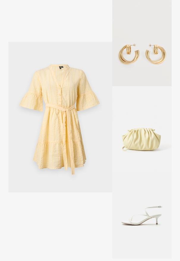 Robe jaune clair longueur genou avec manches évasées trois-quarts, boutons sur le devant, rayures verticales texturées et ceinture nouée à la taille.; Sandale à brides pour femme blanche avec petit talon kitten et boucle à la cheville sur fond blanc uni.; Sac à main plissé jaune en simili cuir lisse, arborant une forme douce avec une bandoulière unique et un design froncé sur le dessus.; Paire de boucles d'oreilles créoles doubles en or brillant avec attaches à tige sur fond blanc.