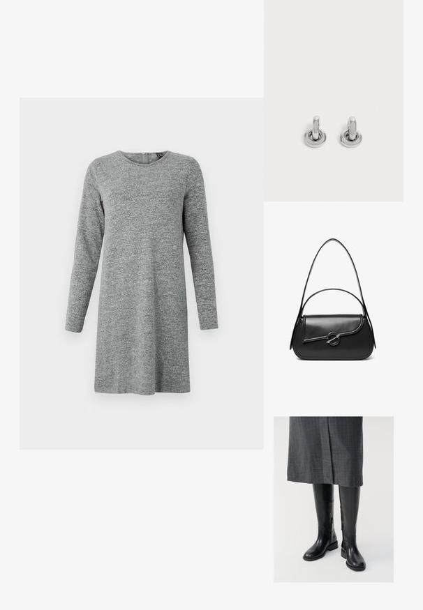 Robe en maille à manches longues, gris clair, avec un col rond et une fermeture éclair dans le dos.; Bottes en cuir noir montantes jusqu'aux genoux, avec une texture lisse, des fermetures éclair sur le côté et une semelle plate. Les bottes présentent un tige structurée et un matériel minimal.; Sac à bandoulière en cuir noir avec un rabat incurvé fermé par un fermoir métallique rond et une sangle fine et ajustable.; Paire de petites boucles d'oreilles créoles argentées brillantes avec une base ronde, présentées sur un fond clair uni.